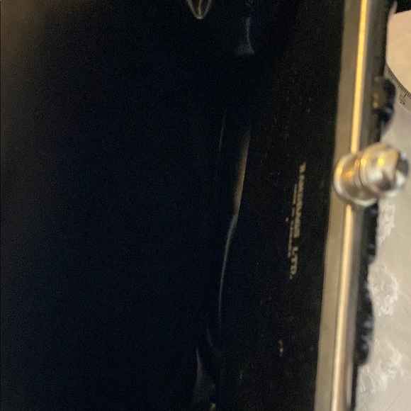 Elegant Black Textured Shoulder Bag with Metallic Clasp - Picture 6 of 6